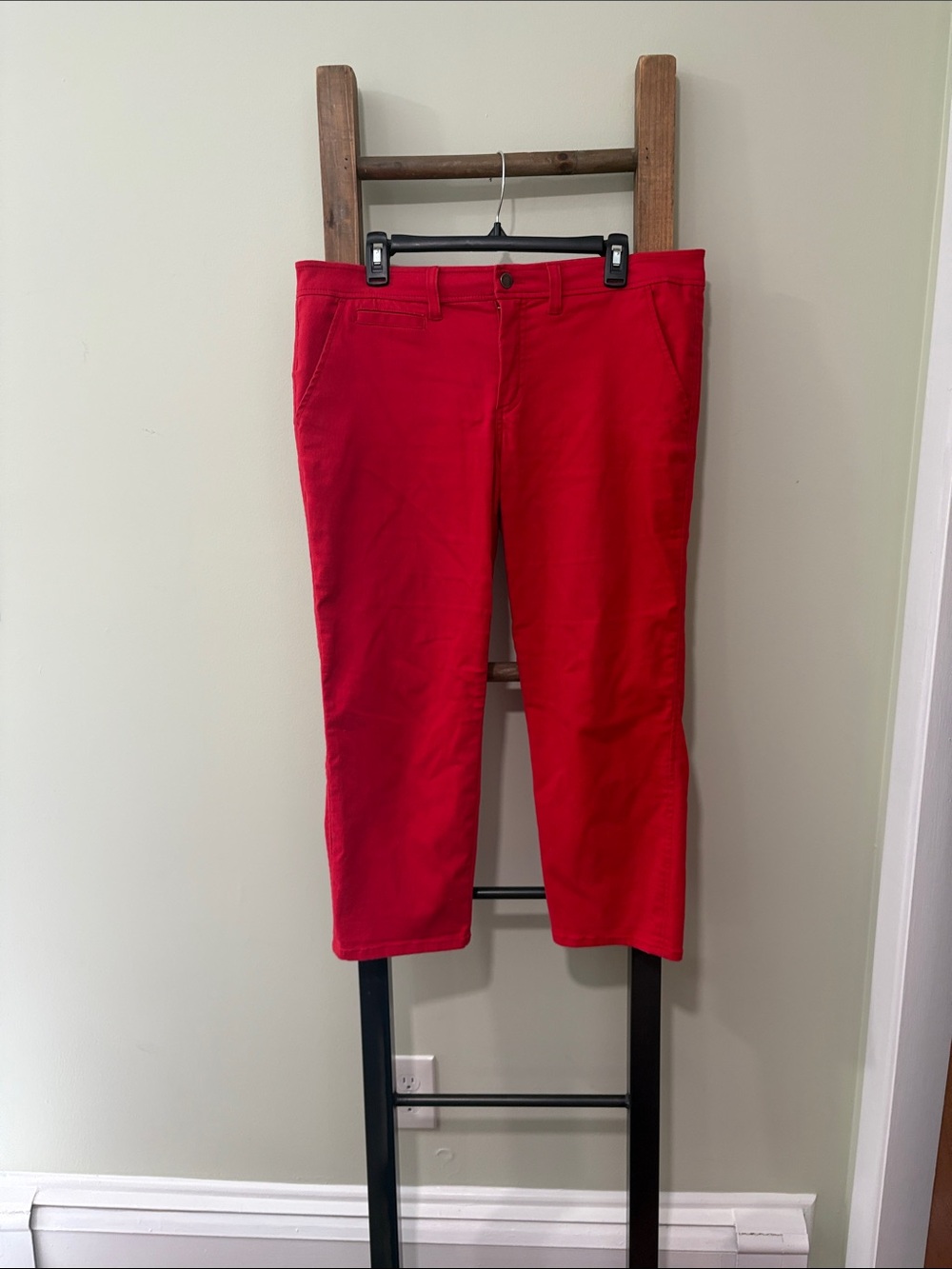 Market & Spruce Red Capris